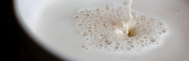 Mandelmjölk i kaffekopp